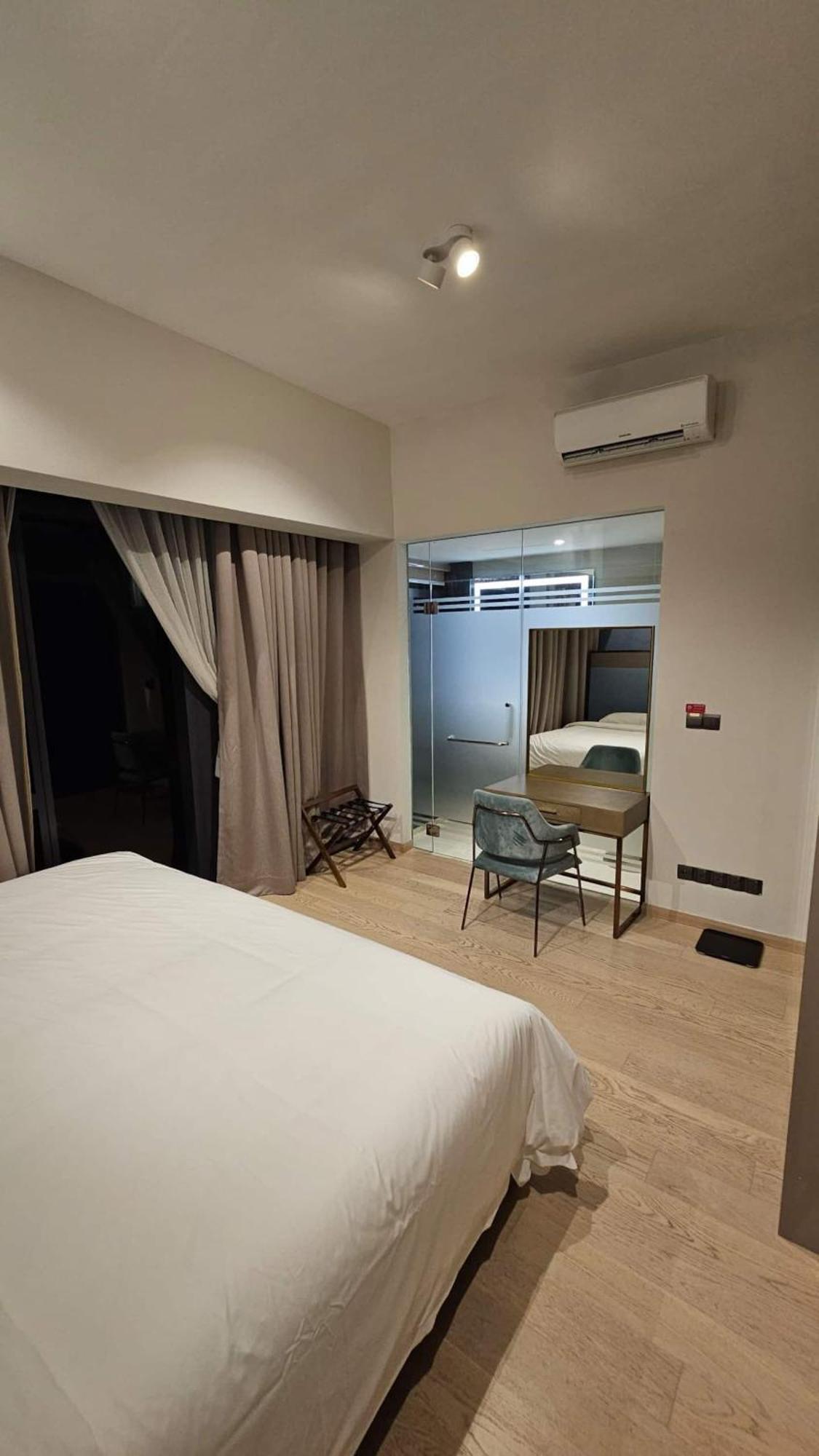 Star Pool View 2br Unit Floor 8